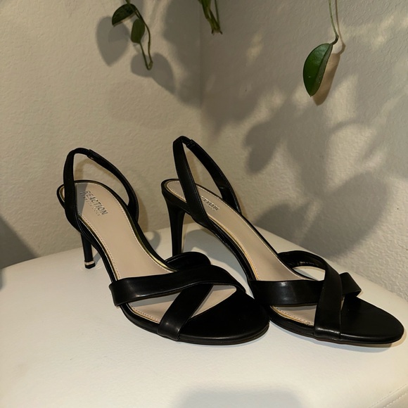 Kenneth Cole Brandy 85 Sandal - Picture 2 of 4